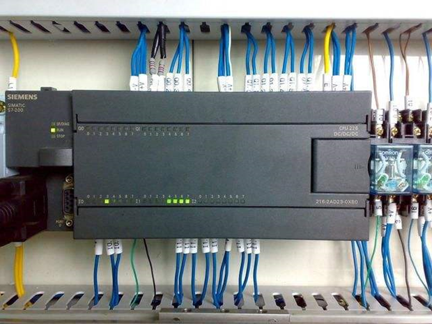 PLC控制新时代：智能化、高效化的选择